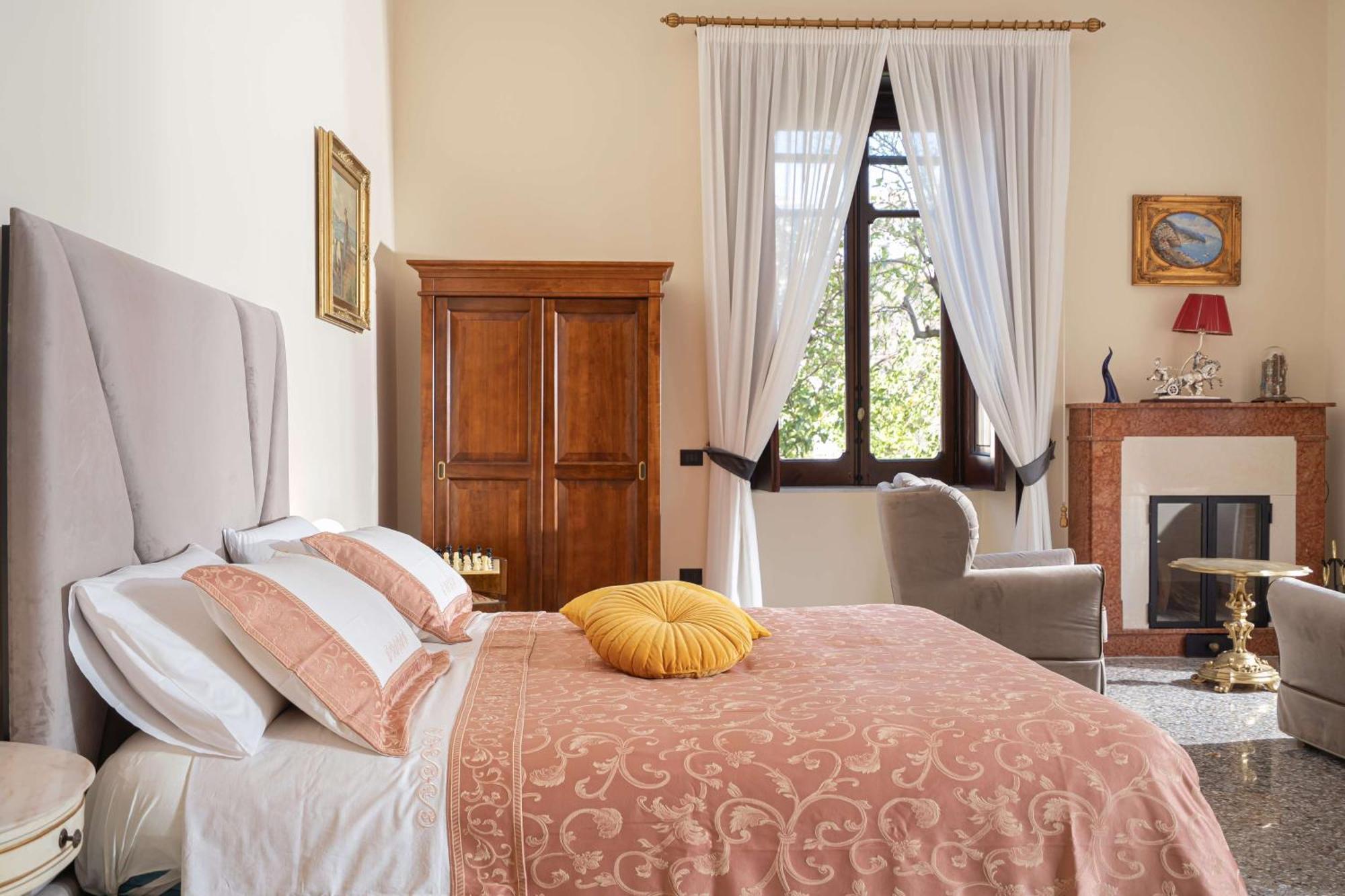 Villa Agostino Luxury B&B Vico Equense Rum bild
